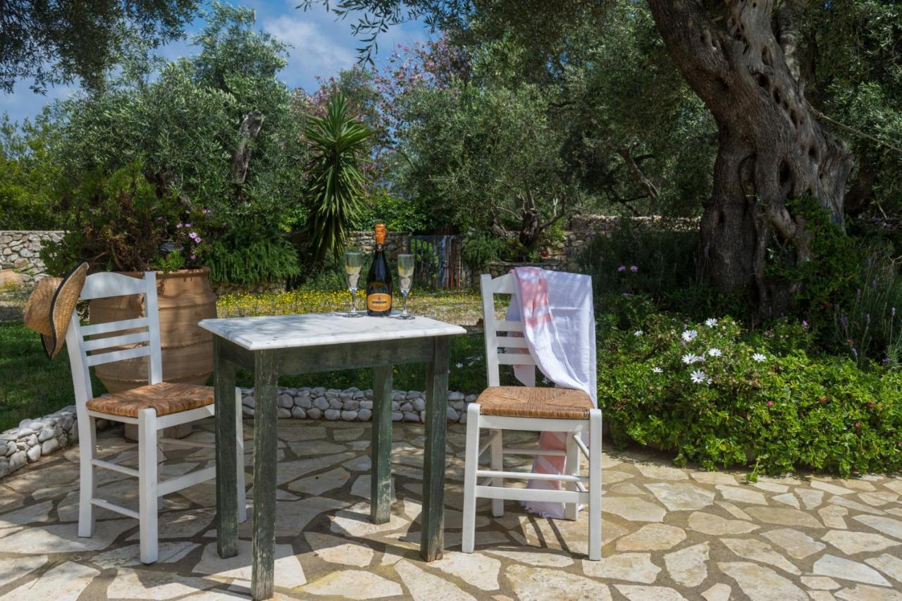 Villa Elaia Suites & Apartments No.1 Gaios Bagian luar foto